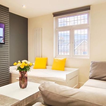 First Floor Flat 1 Northwood Appartement Londen Buitenkant foto