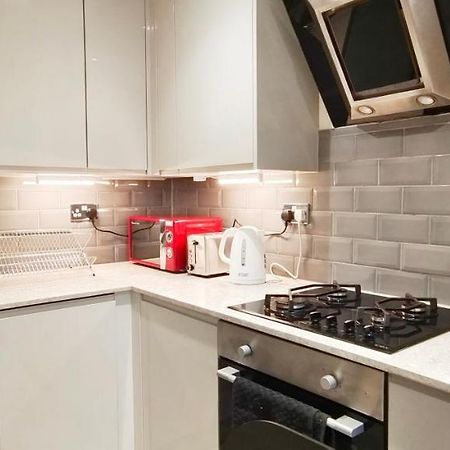 First Floor Flat 1 Northwood Appartement Londen Buitenkant foto