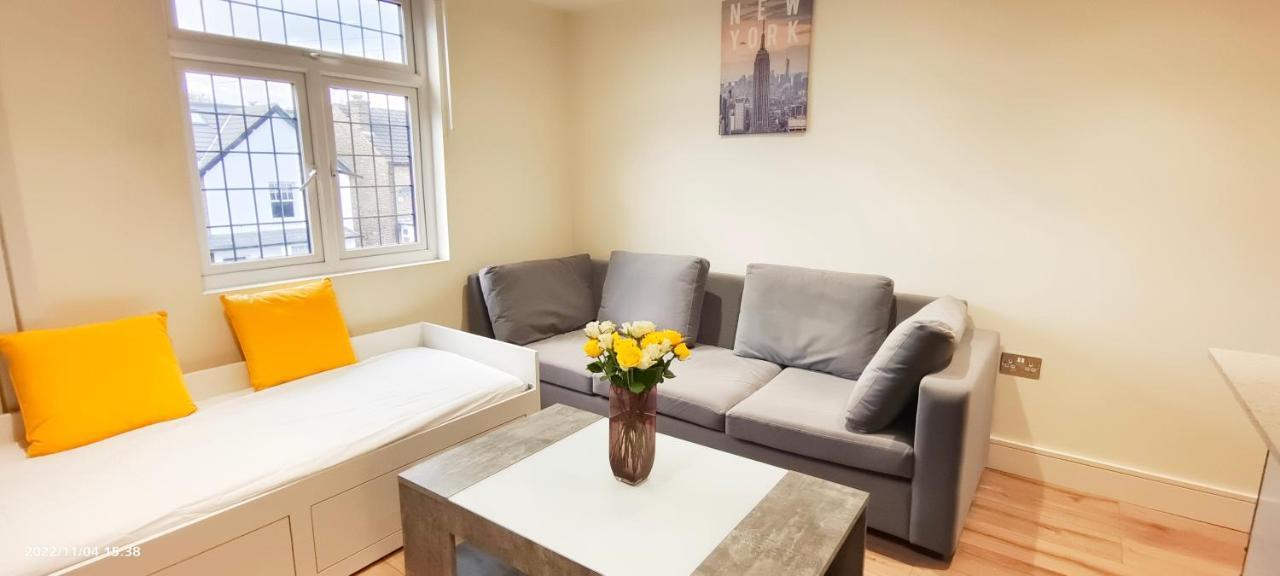 First Floor Flat 1 Northwood Appartement Londen Buitenkant foto