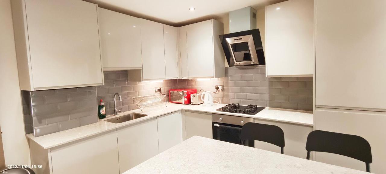 First Floor Flat 1 Northwood Appartement Londen Buitenkant foto