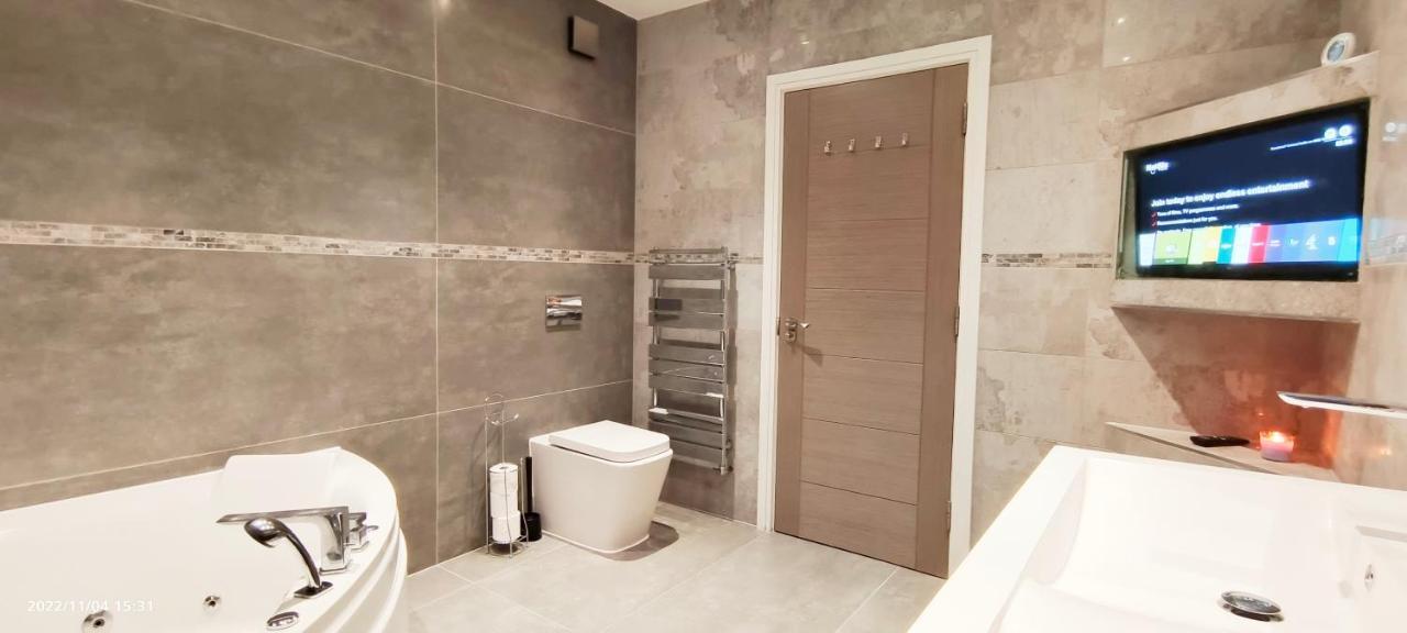 First Floor Flat 1 Northwood Appartement Londen Buitenkant foto
