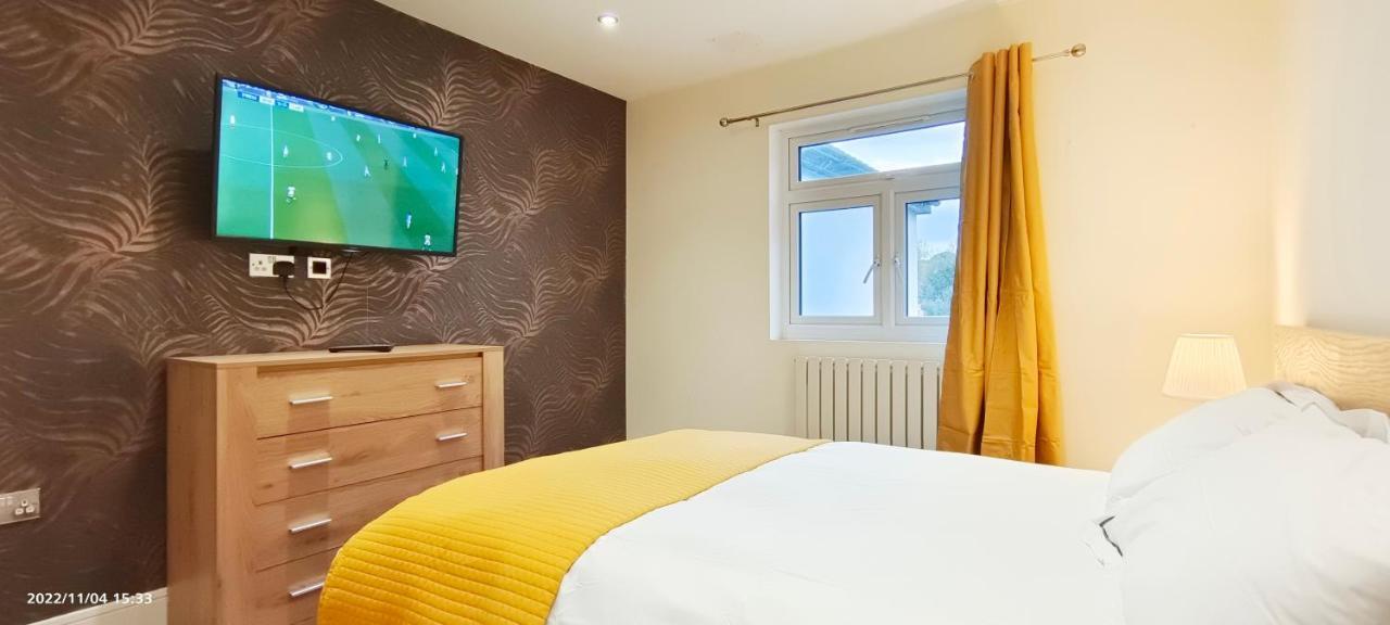 First Floor Flat 1 Northwood Appartement Londen Buitenkant foto