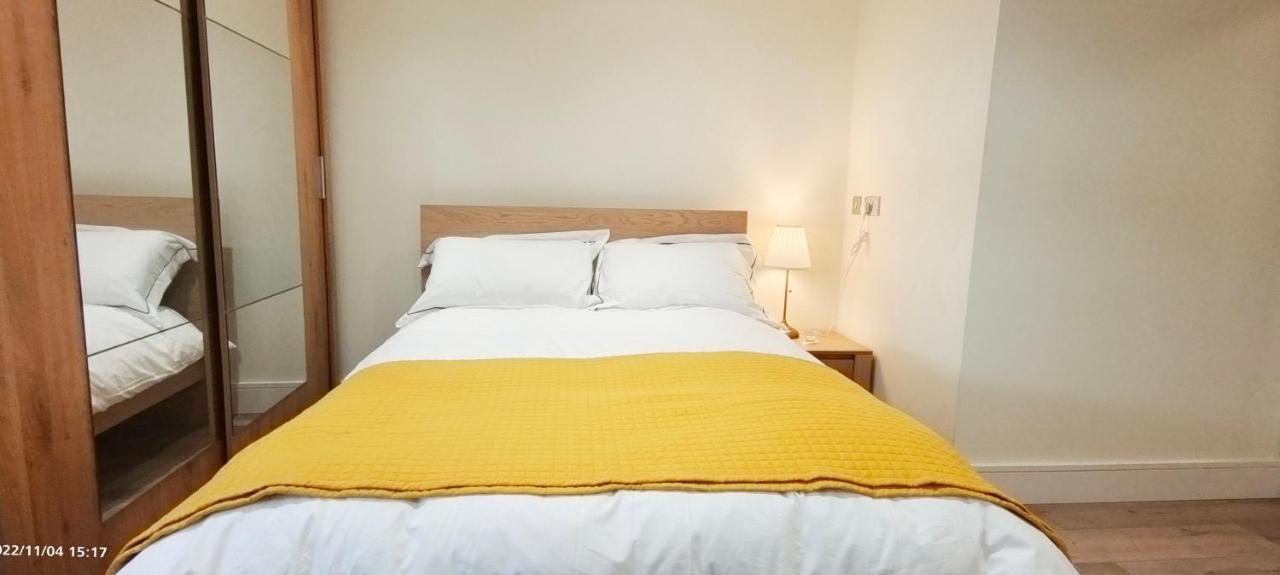 First Floor Flat 1 Northwood Appartement Londen Buitenkant foto