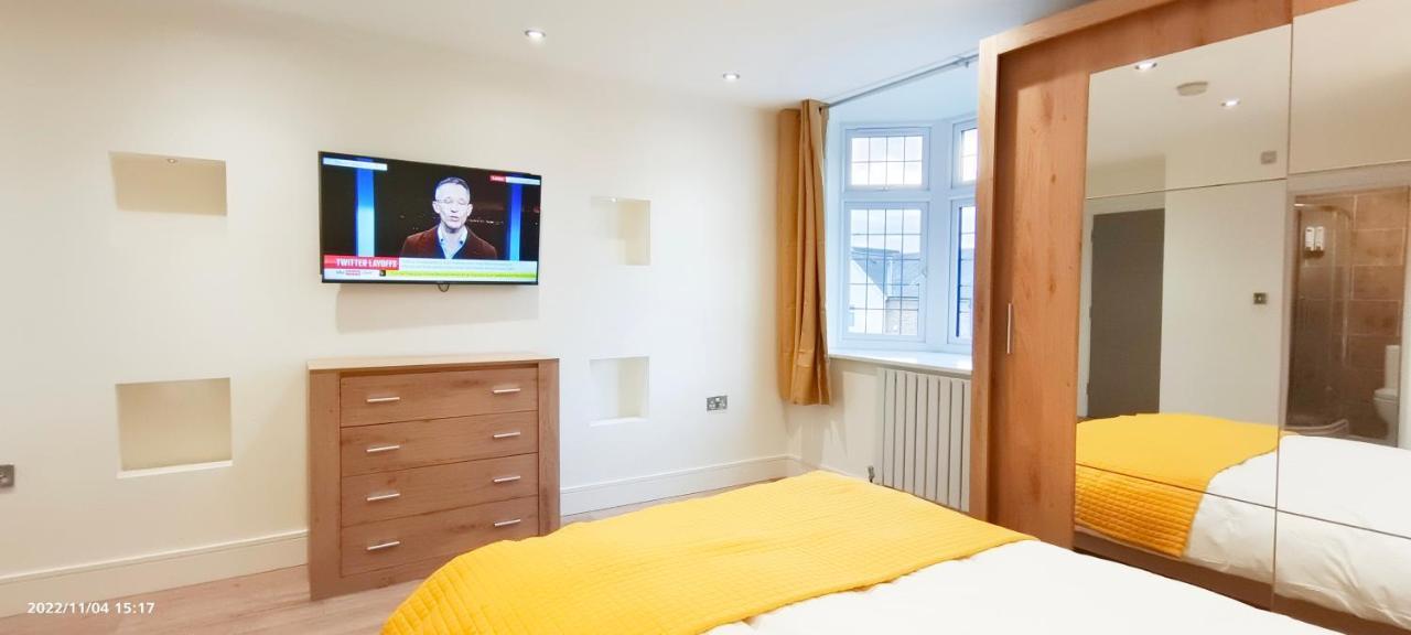 First Floor Flat 1 Northwood Appartement Londen Buitenkant foto