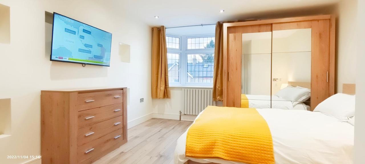 First Floor Flat 1 Northwood Appartement Londen Buitenkant foto