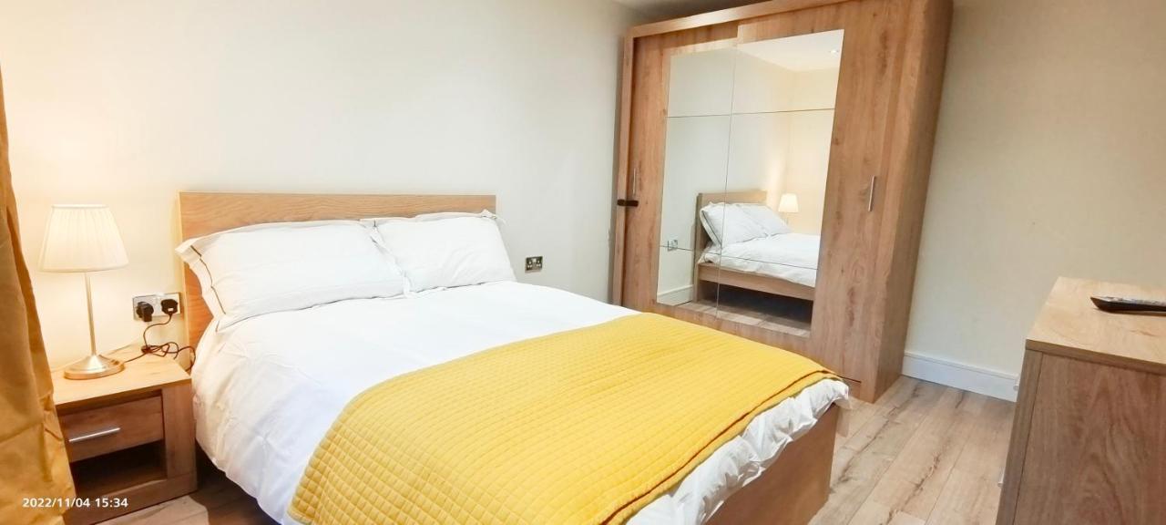 First Floor Flat 1 Northwood Appartement Londen Buitenkant foto