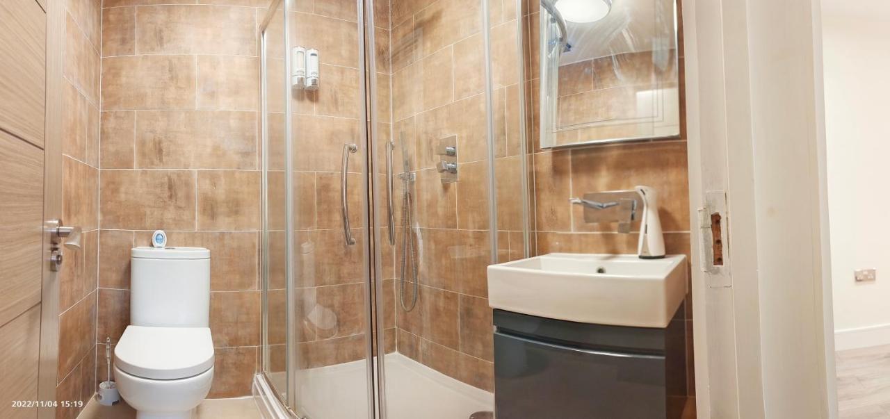 First Floor Flat 1 Northwood Appartement Londen Buitenkant foto